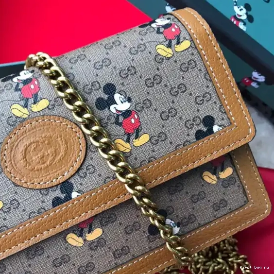 First bag ru Chain GG Disney x Gucci Wallet 0523
